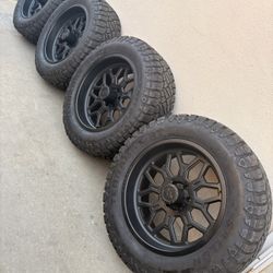 Forgiato Terra wheels 22'in Lug pattern 6x135 Terramax R/T’s