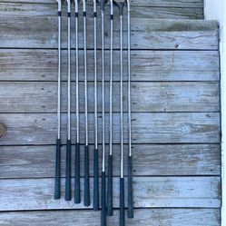 WILSON GOLF CLUBS SET
