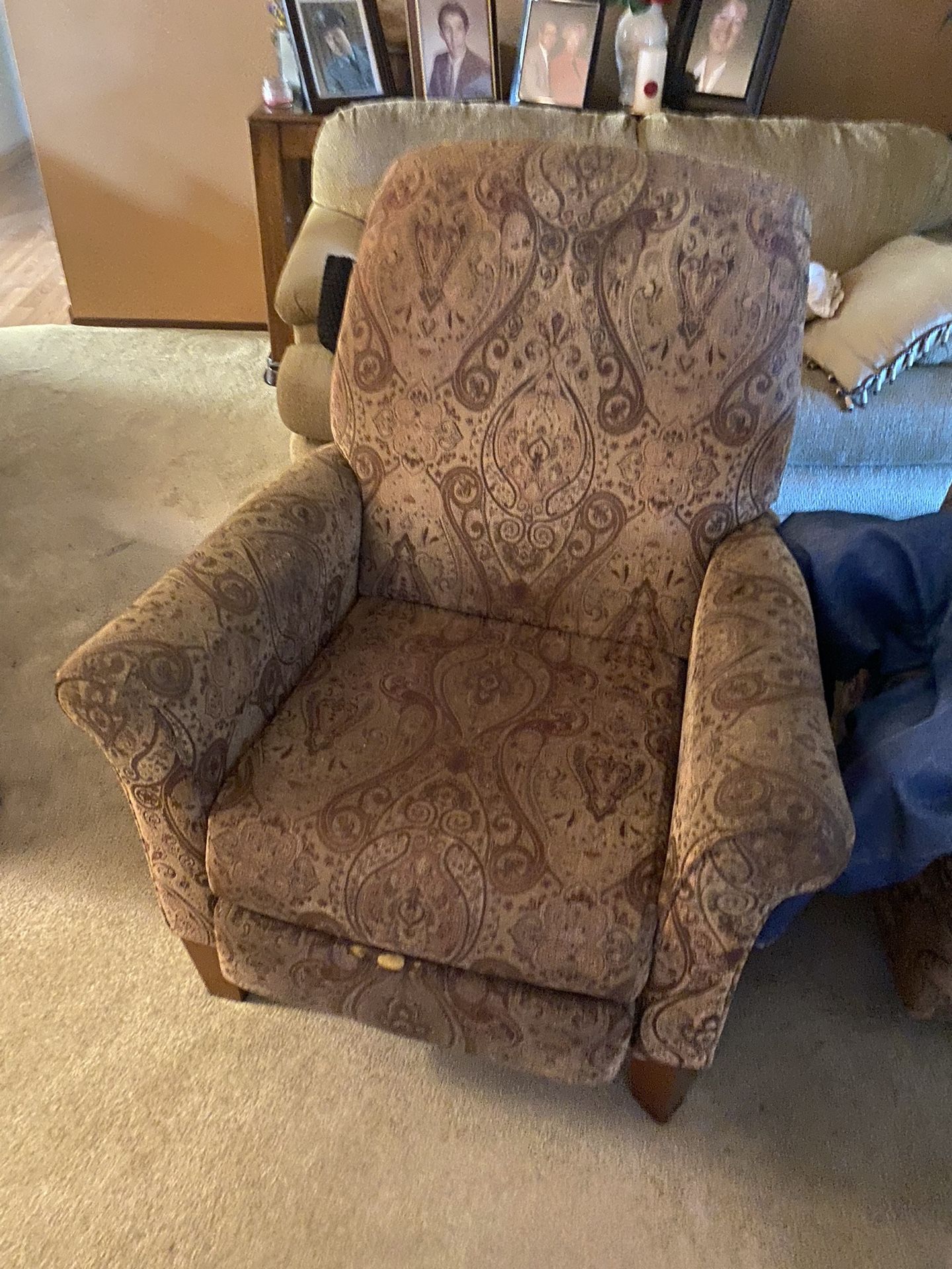 Free Recliner Free! for Sale in El Monte, CA OfferUp