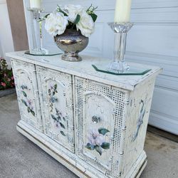 Beautiful Vintage sideboard/Buffet.