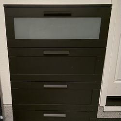 4-drawer dresser, black