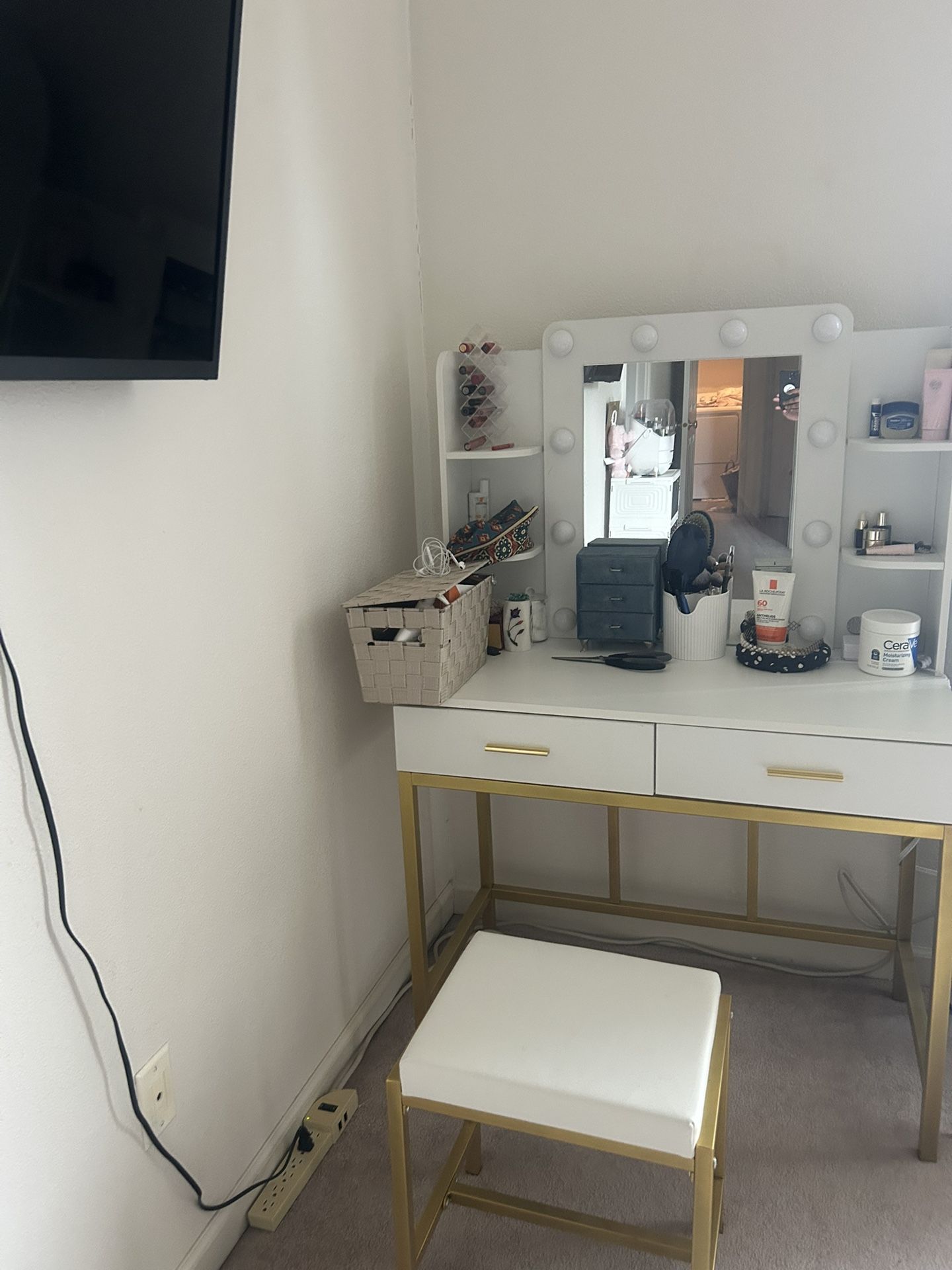 Dressing table
