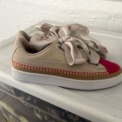 Size 7.5 - PUMA Suede Heart
