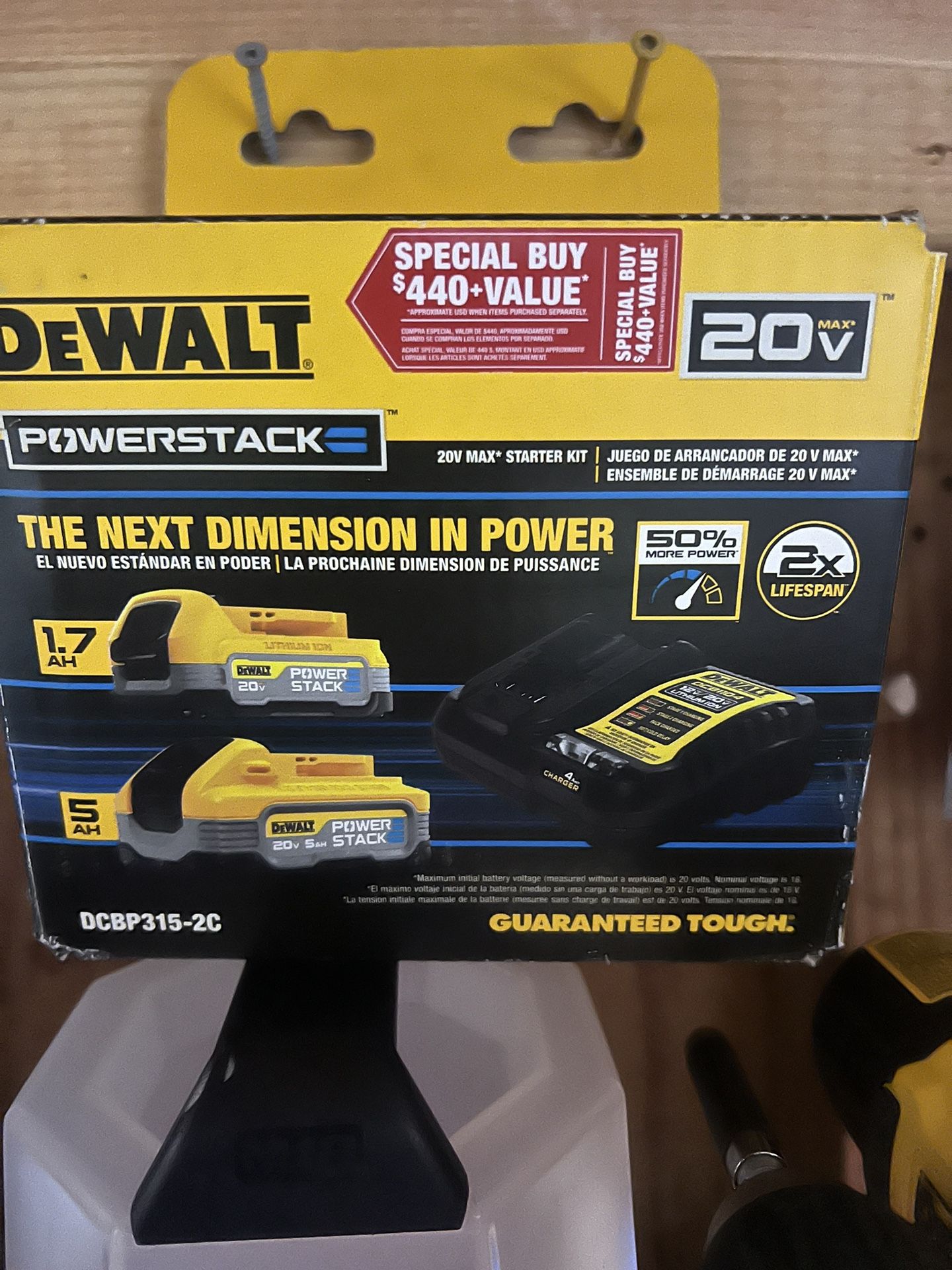 POWERSTACK 20V MAX* STARTER KIT ARRANCADOR DE 20 V MAX* ENSEMBLE DE DÉMARRAGE 20 V MAX* THE NEXT DIMENSION IN POWER