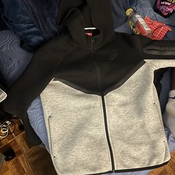 black and grey nike tech