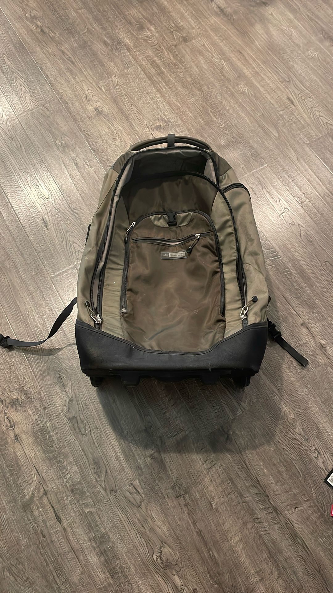 REI Travel Bag Wh Wheels And Backpack