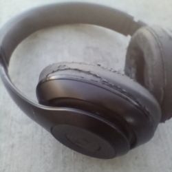 Beats by Dr. Dre Studio3 Over the Ear Wireless Headphones