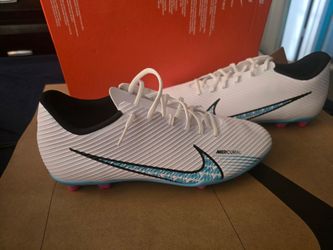 Nike men soccer cleats size 10