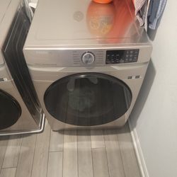 NEWER SAMSUNG ELECTRIC DRYER!!! I'M MOVING,  JUST SELL AT A HUGE DISCOUNT!!!