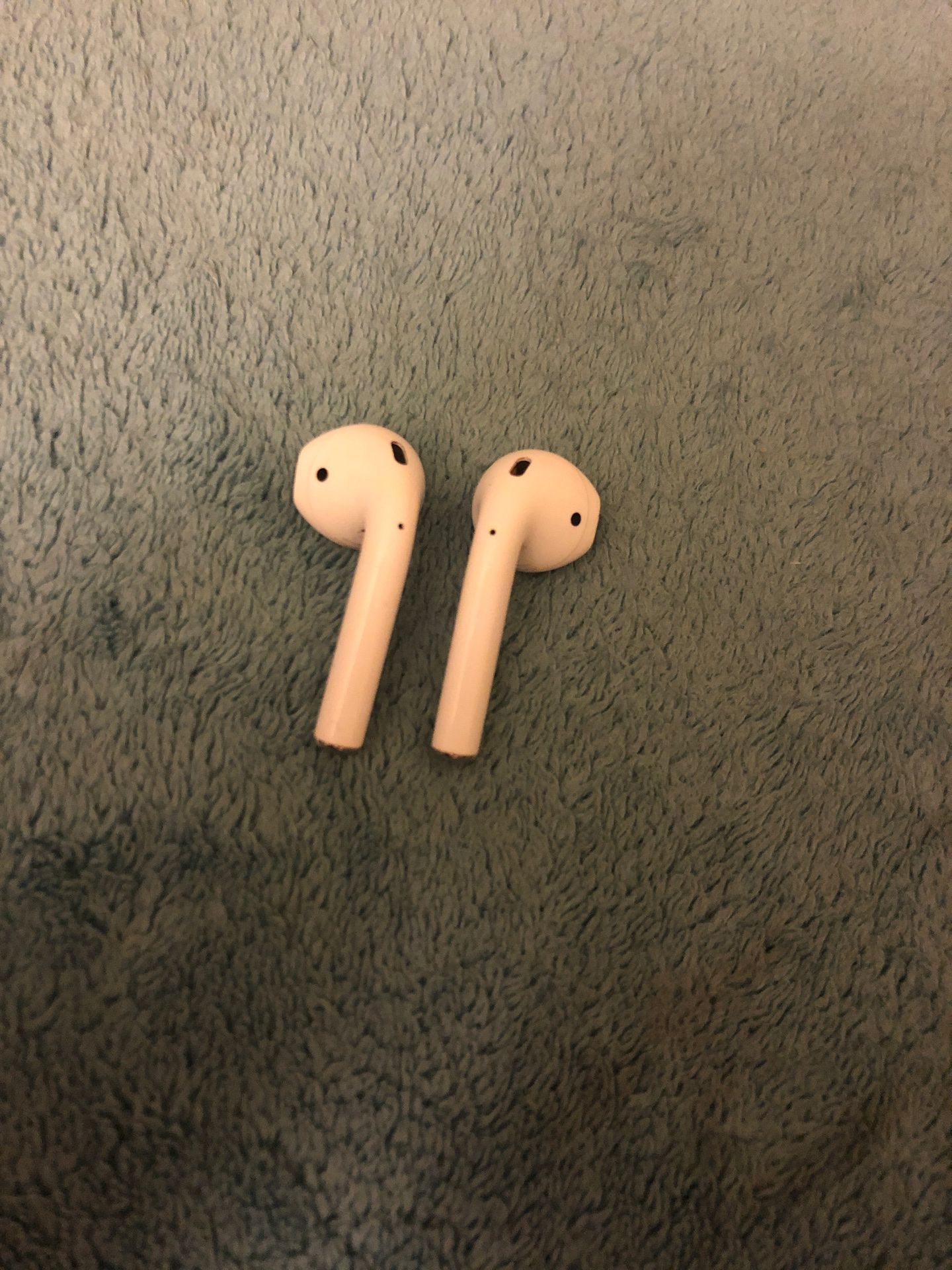 AirPods (Apple wireless headphones)