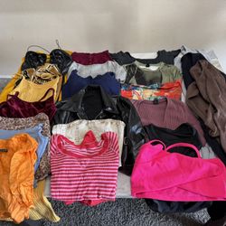 Women’s Xs/s Lot Of 23 Clothes 