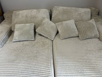 Sectional Sofa with Cushions