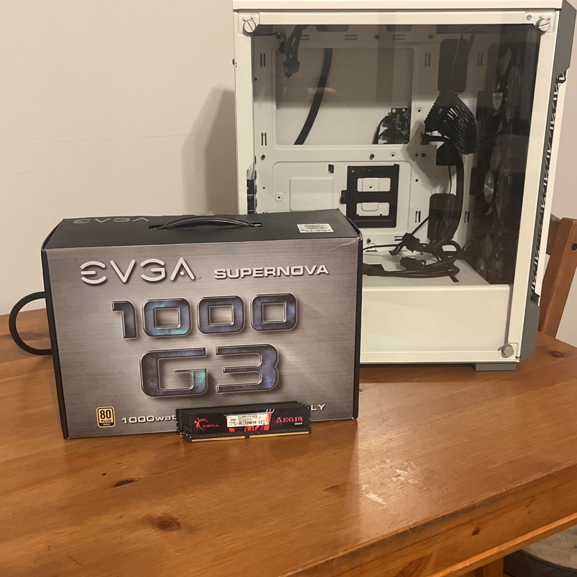 Corsair 220T RGB case w/EVGA 1000G3 Power Supply