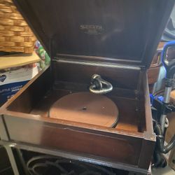 1920 Antique Record Player.     Great Condition.  Extra Needles Included.  .   
