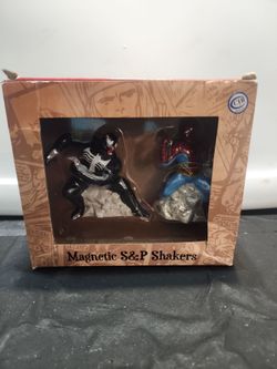 Spider-Man vs. Venom Magnetic Salt and Pepper Shaker Set