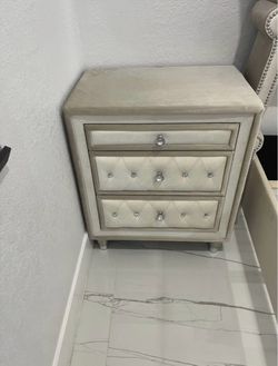 3 Drawer NIGHTSTAND 😍 Ivory Color