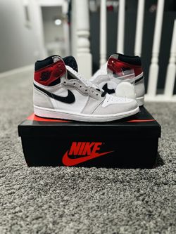 Air Jordan 1 Light Smoke Grey