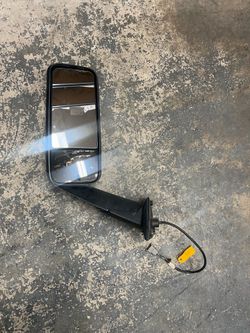 Freightliner cascadia mirror