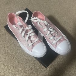 brand new converse, size 4