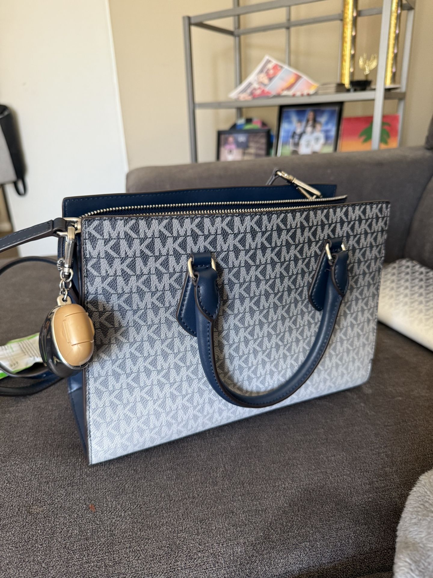 Michael Kors Bag + Wallet. 