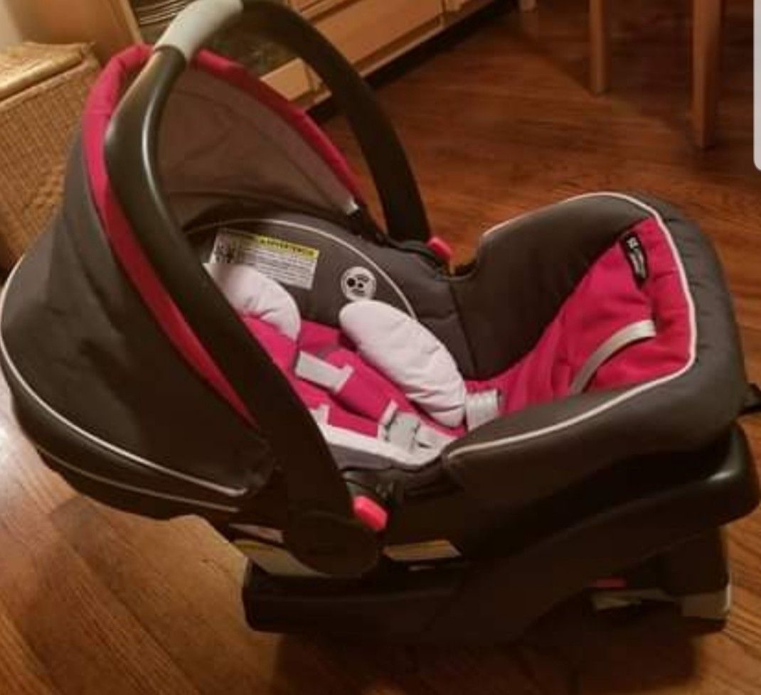 Graco SnugRide Click Connect 35 infant carseat