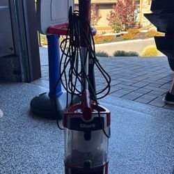 Shark Navigator Lift-Away Self-Cleaning Brushroll Bagless Pet Upright Vacuum Cleaner