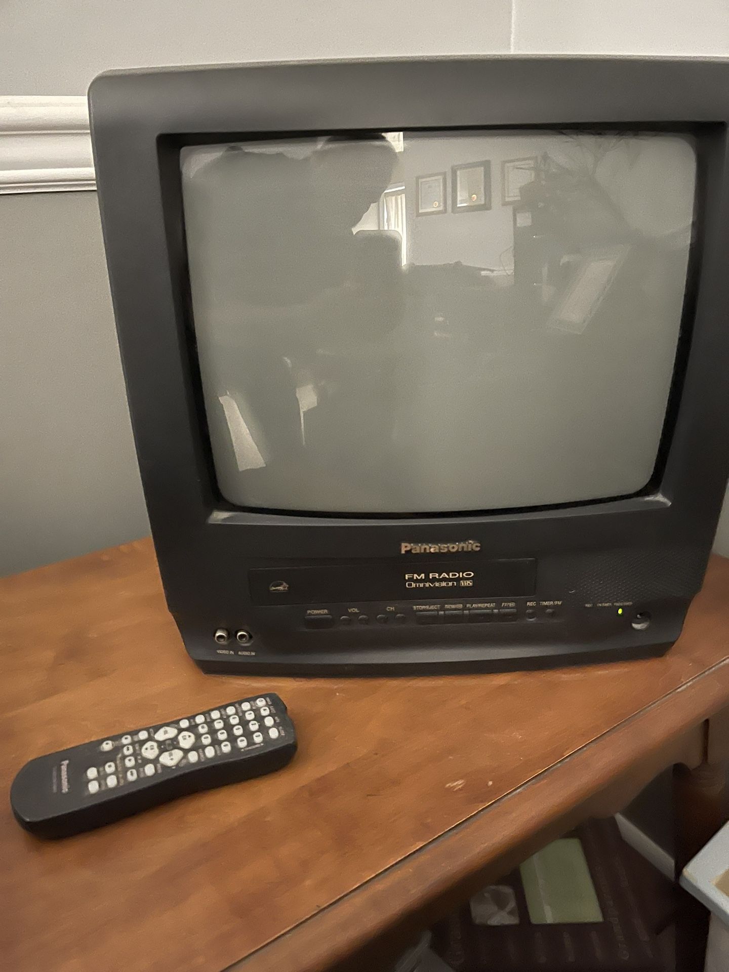 Portable TV / VCR FM RADIO COMBO