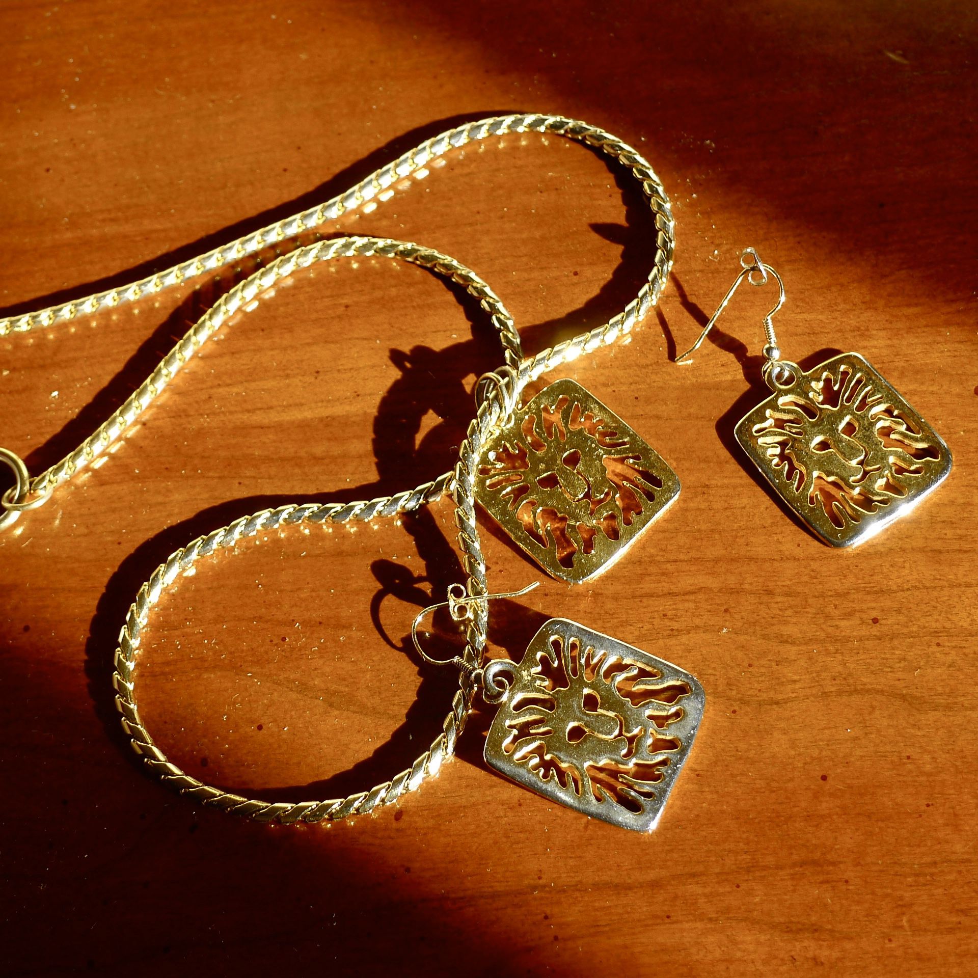 Vintage Anne Klein Signature Lion Necklace & Earrings Set