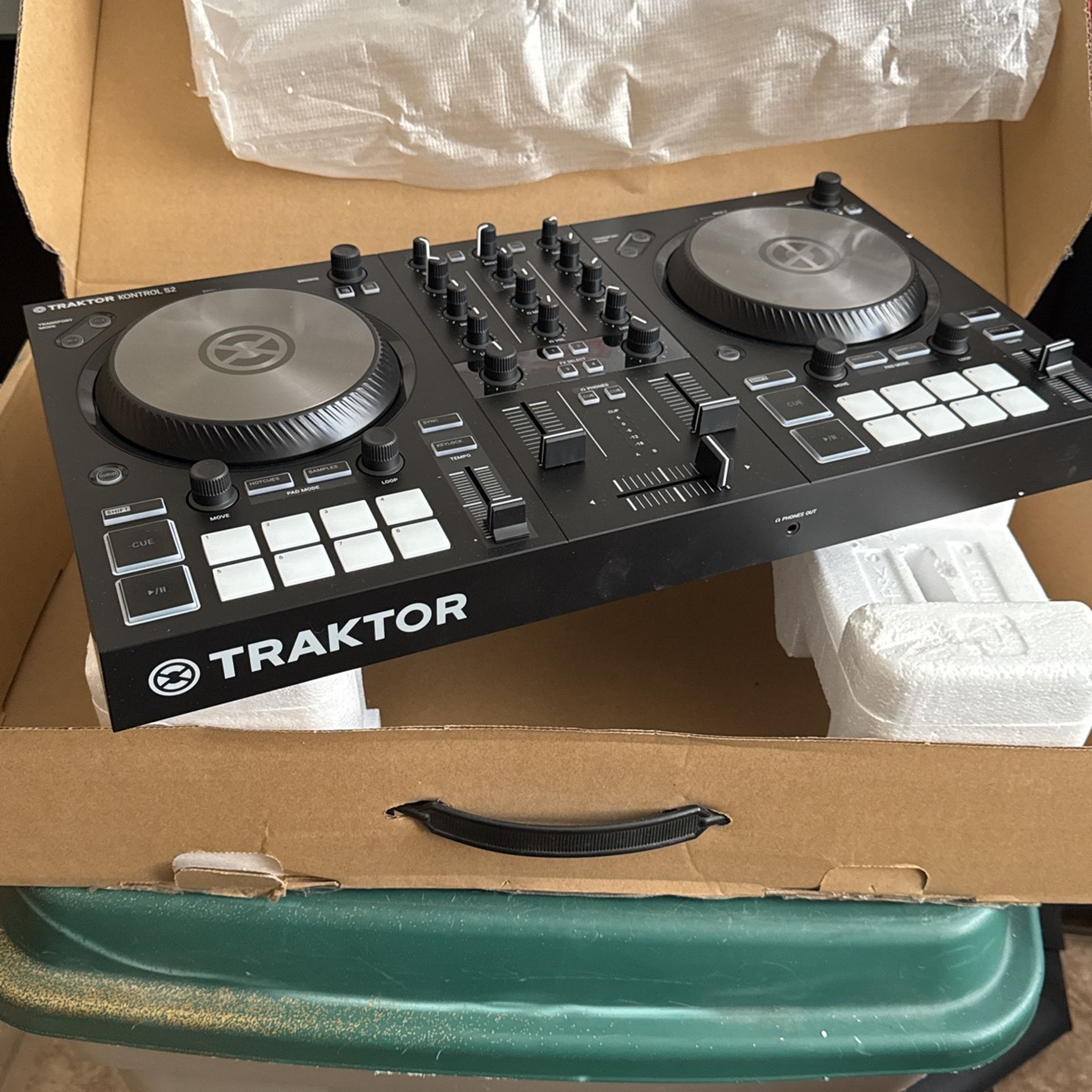 Traktor Kontrol S2