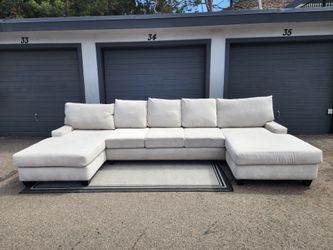 Large Living Spaces Dual Chaise Sectional Couch