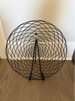 Wire Decorative Plate W/Stand