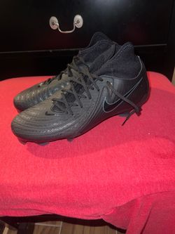 Nike cleats size 8