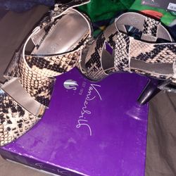 Ladies Shoes Size 7.5m 