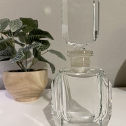 Decorative crystal perfume bottle