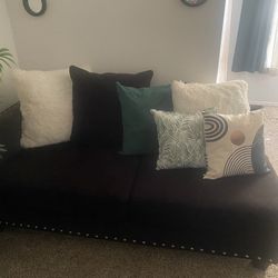 Black 2pc Sectional And Pillows ! 