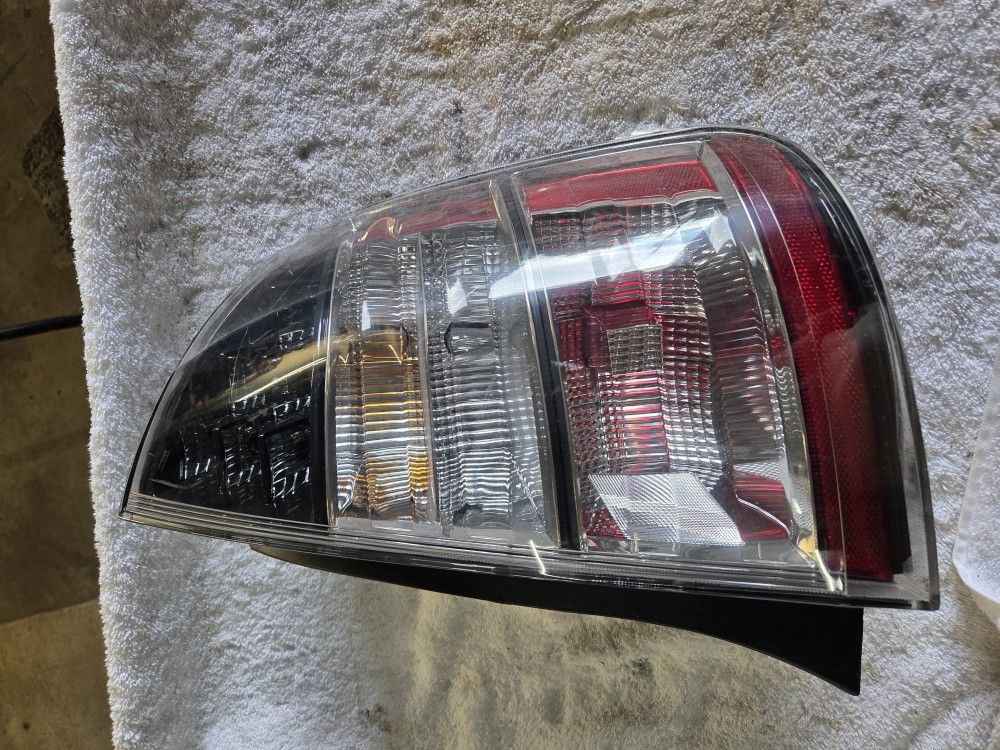 Right Taillight On 04 Prius Toyota