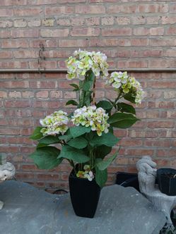 33" Artificial flowers with black Vase