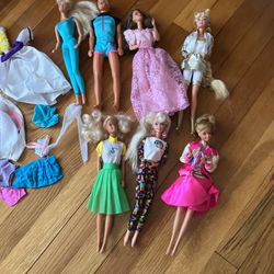 7 Pre-owned Barbie (1) Ken w Clothes &Case Accessories 