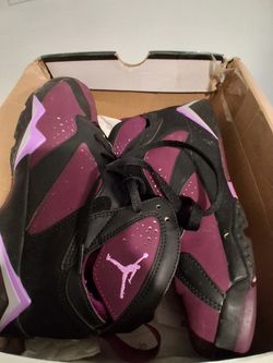 Girls athletic shoes 8.5