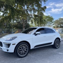 2017 Porshe Macan Sport 