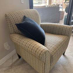 Cozy Reading Chair🥸