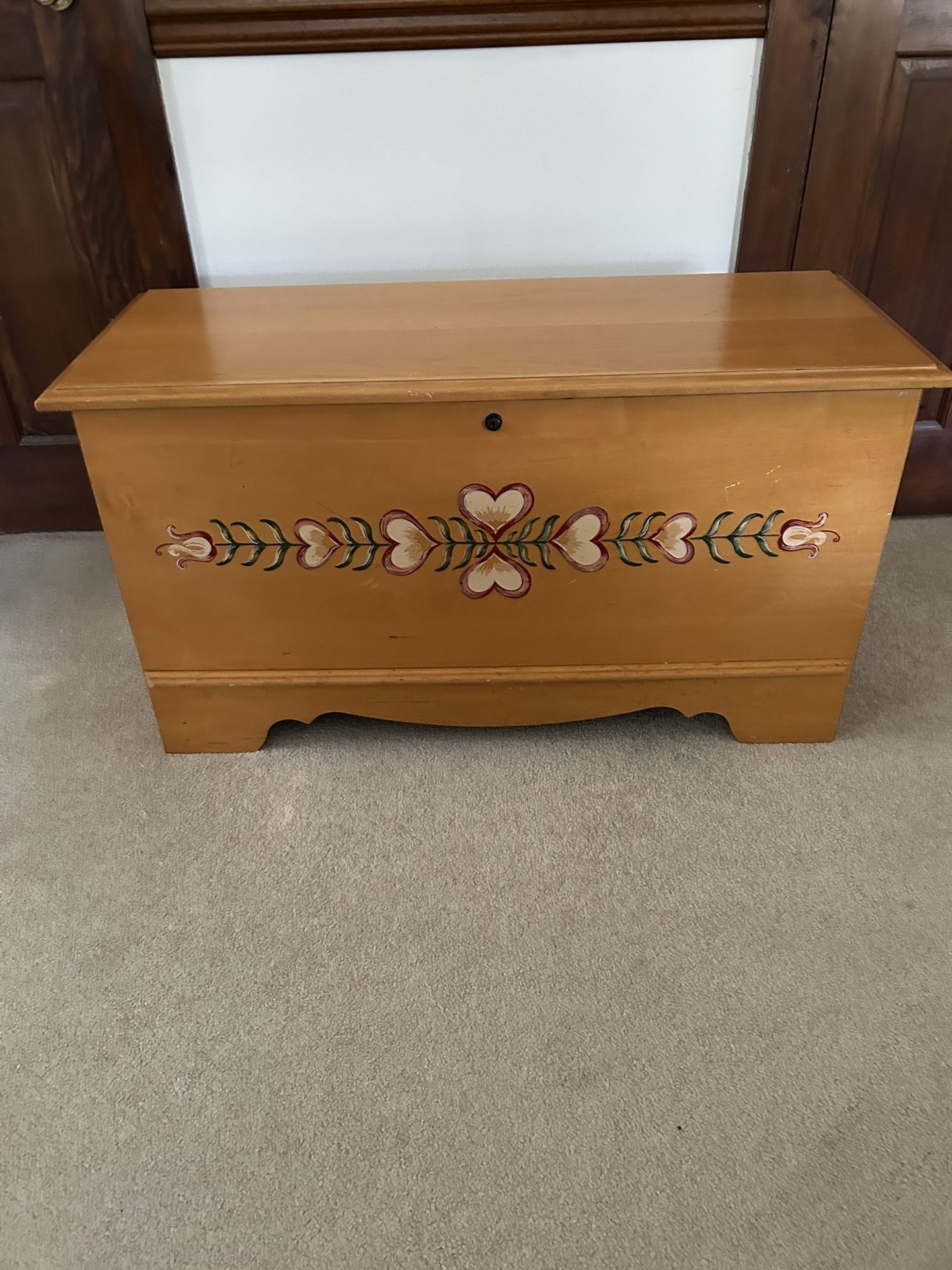 Lane ceder Chest