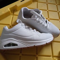 Skechers Womens Size 8