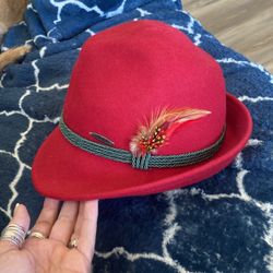 Women’s Allen Red Hat W Feather 