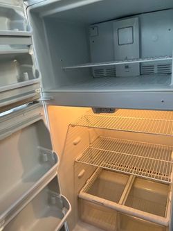 Top-Freezer Refrigerator with Crisper Drawer