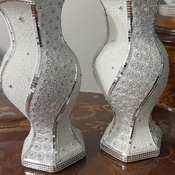 Two Vase 