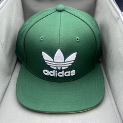 Adidas snap back hat Green New.