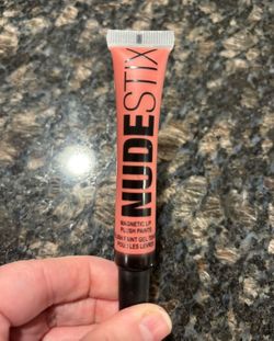 NEW NUDESTIX MAGNETIC LIP PLUSH PAINTS IN WAIKIKI ROSE $8!!