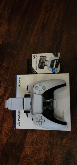 PS5 CONTROLLER WITH PHONE MOUNT.