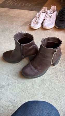 Boots size 6